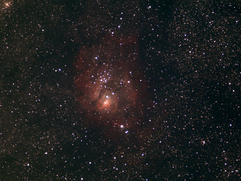 Lagune — M8 am 23.6.2022 um 2:12 Uhr aufgenommen von Niels. Teleskop; Pentax 75/500 SDHF, Kamera: ASI 294 MCPro, Belichtung: 160 x 30 Sekunden bei Gain 400 und -15°C Chiptemperatur + Darks und Flats