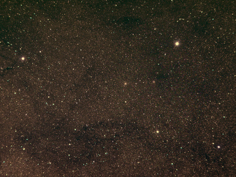 Gal.Zentrum — Das Baadesche Fenster nahe des Galaktischen Zentrums mit den Kugelsternhaufen NGC 6522 und 6528 aufgenommen am 29.7.2024 von Niels in Celle. Teleskop: TS Photoline 60 f6 ED, Kamera: ASI 294McPro, -10°C, Gain 300, Bel.: 15x90 Sekunden (danach war das Objekt unterm Horizont)