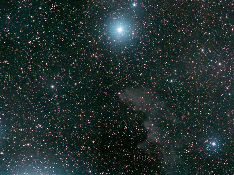 Hexenkopf — Hexenkopfnebel und ganz oben NGC 1788, Canon 40Da, 11x240s, 2,8/200mm bei f3,2. CLS Filter. Schlechte Bedingungen aber trotzdem ist der Hexenkopf schön zu sehen.